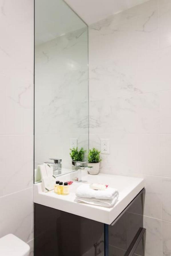 Palms Little Italy Studio With Full Bathroom By Denstays 몬트리올 외부 사진